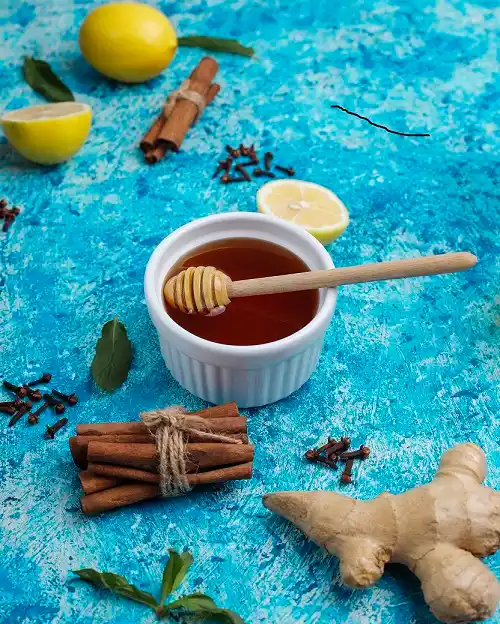 علت جوش صورت و چانه و 10 روش درمان خانگی