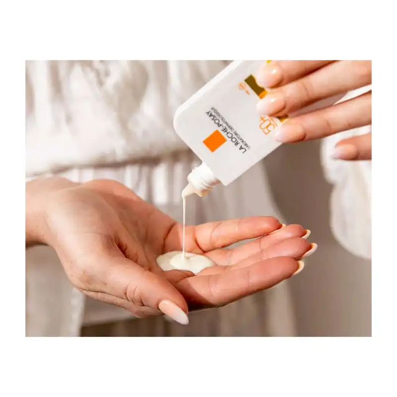 فلوئید ضد آفتاب ضد لک انسلیوس یوی مون چهارصدلاروش پوزای  SPF 50